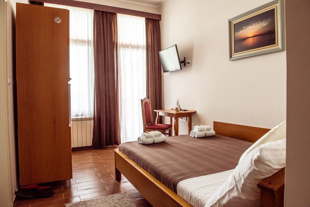 B&B Posejdon Sremska Mitrovica Dış mekan fotoğraf